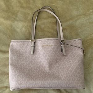 Michael kors bag medium size